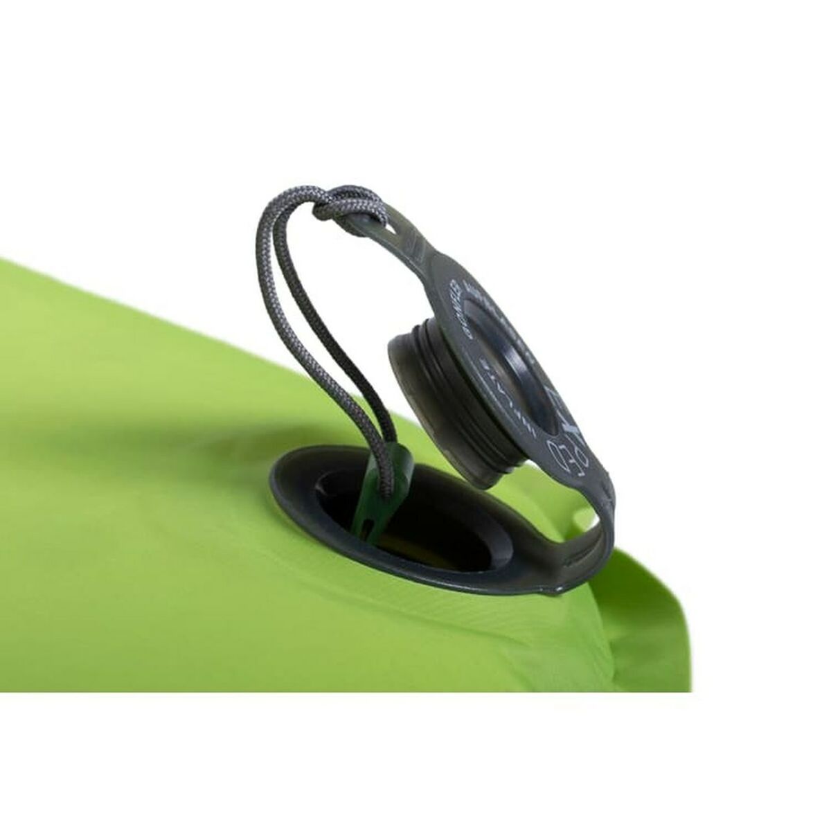 Detale wentylacji w śpiworze Exped z ergonomiczną konstrukcją.